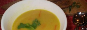 Fiskesuppe med skaldyr og ristet kokos