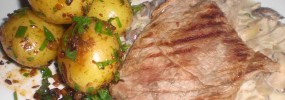 Kalvescnitzler med kartofler fra de kanariske øer og flamberet svampesauce