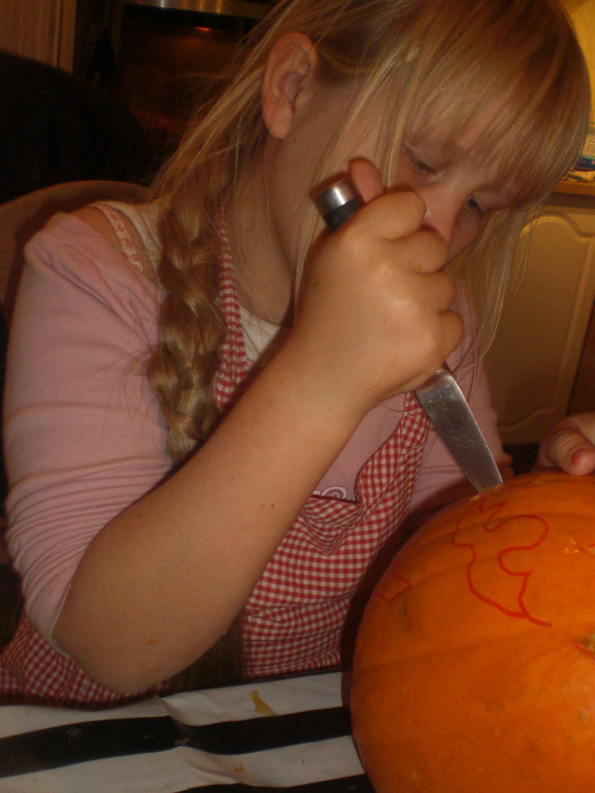 Skær ansigtet ud med kniven Skær ansigtet ud med kniven